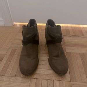 Small heel, neutral ankle boots. Size 8.